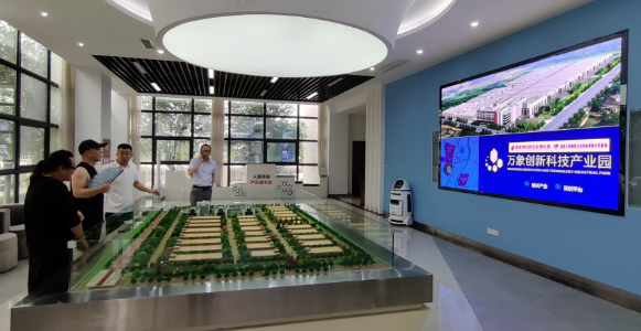 御业毛总率队考察万象创新科技产业园