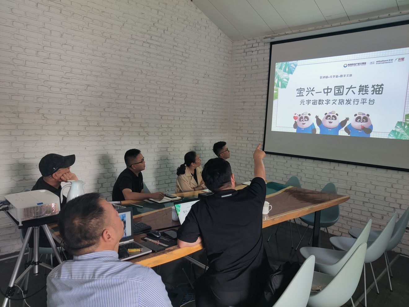 弘耀文化吴总莅临公司交流