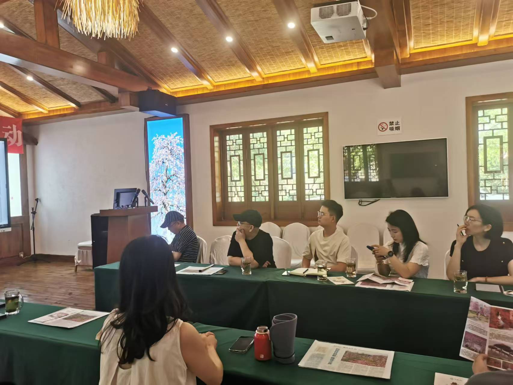 不朽情缘MG-中国官方网站团队莅临青城山问花村沟通交流