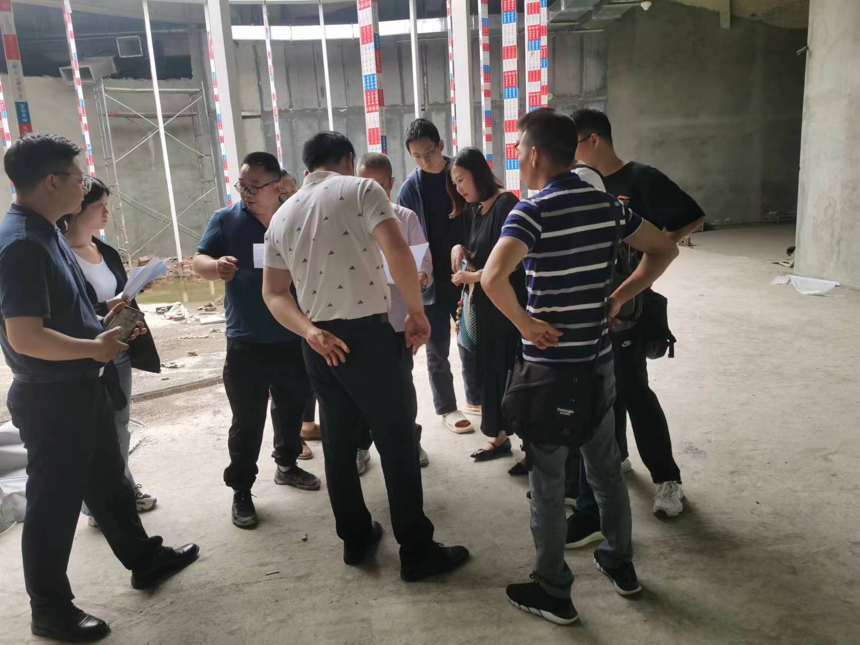 农高项目签约客户工程改造现场沟通