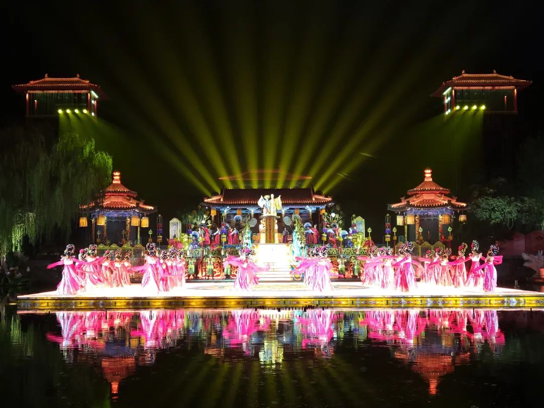 旅游演出长红不衰：以特色铸辉煌