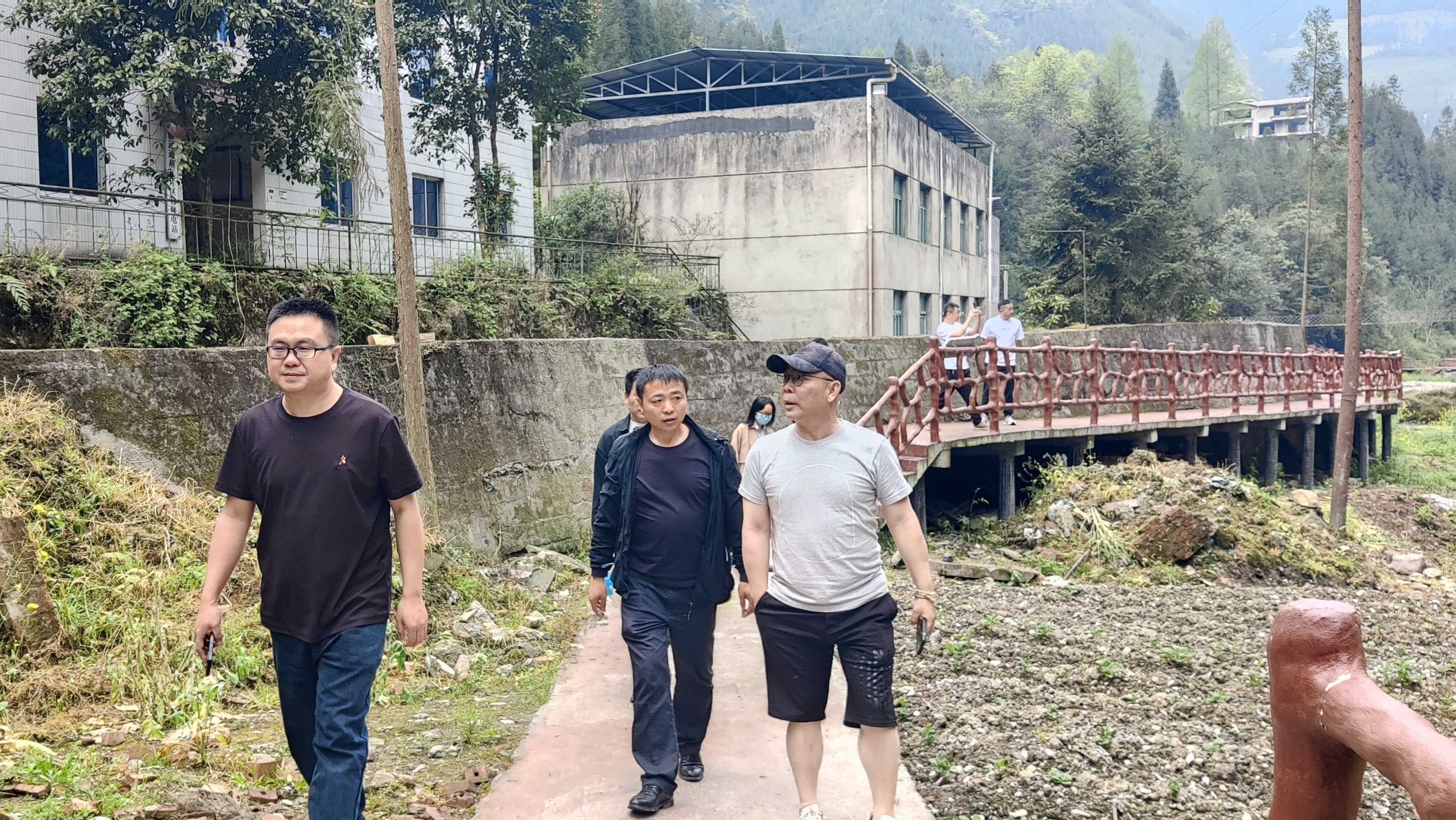 毛总率领御业团队考察瓦屋山项目