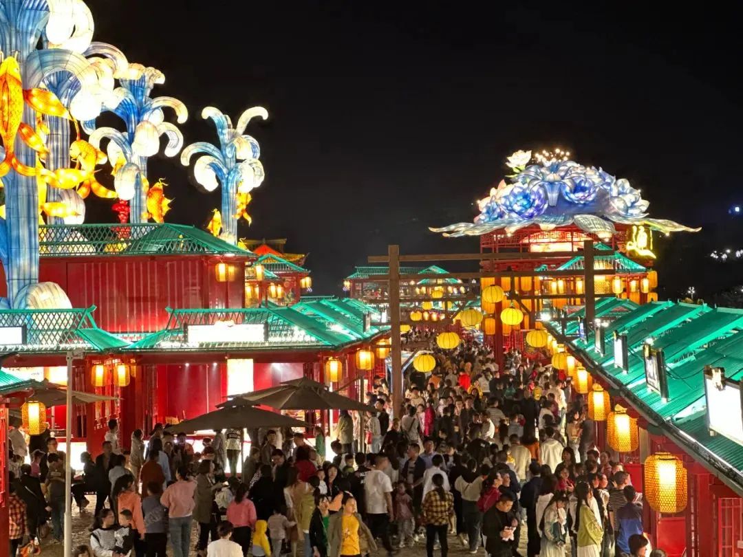 灯光下的繁荣，看夜间经济如何点城市之光