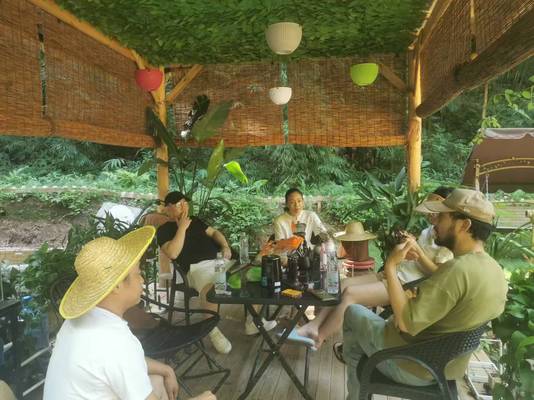 毛总和兰总带队与向前农场创始人探讨乡村振兴发展模式